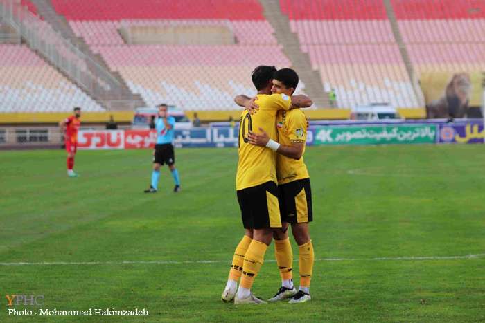 دیدار تیمهای فوتبال سپاهان اصفهان و فولاد خوزستان دیدار تیمهای فوتبال سپاهان اصفهان و فولاد خوزستان