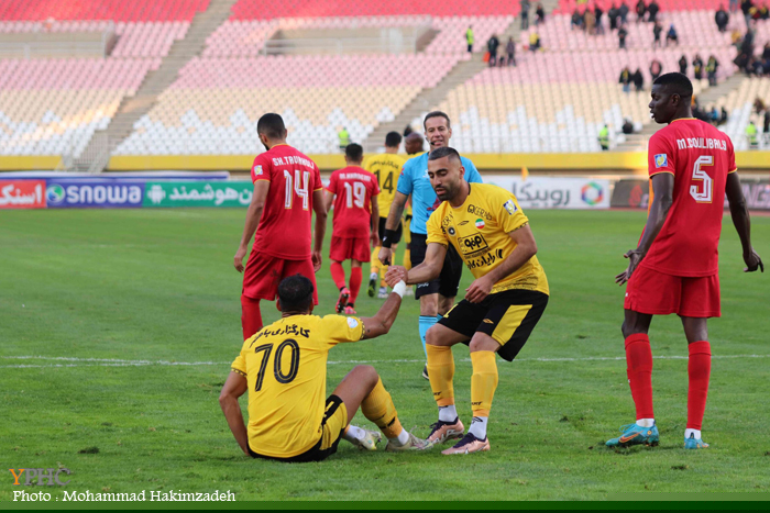 دیدار تیمهای فوتبال سپاهان اصفهان و فولاد خوزستان دیدار تیمهای فوتبال سپاهان اصفهان و فولاد خوزستان