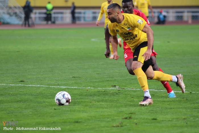 دیدار تیمهای فوتبال سپاهان اصفهان و فولاد خوزستان دیدار تیمهای فوتبال سپاهان اصفهان و فولاد خوزستان