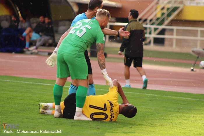 دیدار تیمهای فوتبال سپاهان اصفهان و فولاد خوزستان دیدار تیمهای فوتبال سپاهان اصفهان و فولاد خوزستان