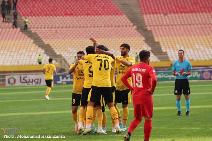 دیدار تیمهای فوتبال سپاهان اصفهان و فولاد خوزستان دیدار تیمهای فوتبال سپاهان اصفهان و فولاد خوزستان