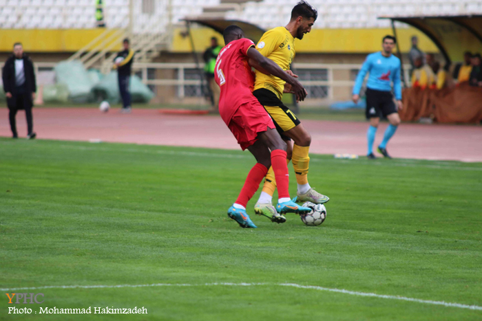 دیدار تیمهای فوتبال سپاهان اصفهان و فولاد خوزستان دیدار تیمهای فوتبال سپاهان اصفهان و فولاد خوزستان