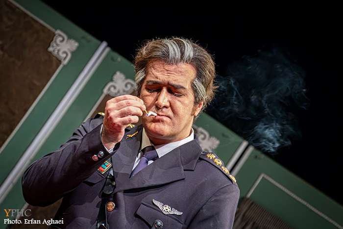 نمایش مرگ با طعم نسکافه در نوفل‌لوشاتو