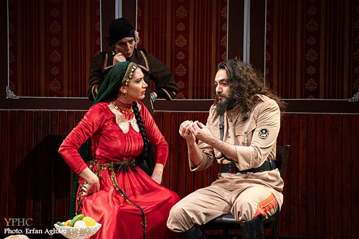 نمایش مرگ با طعم نسکافه در نوفل‌لوشاتو