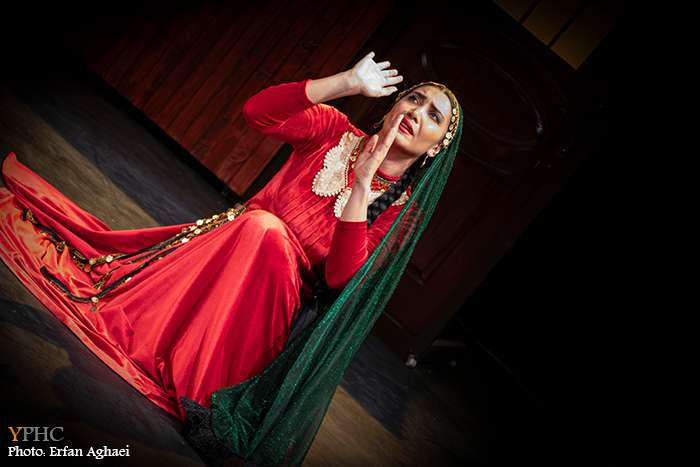 نمایش مرگ با طعم نسکافه در نوفل‌لوشاتو