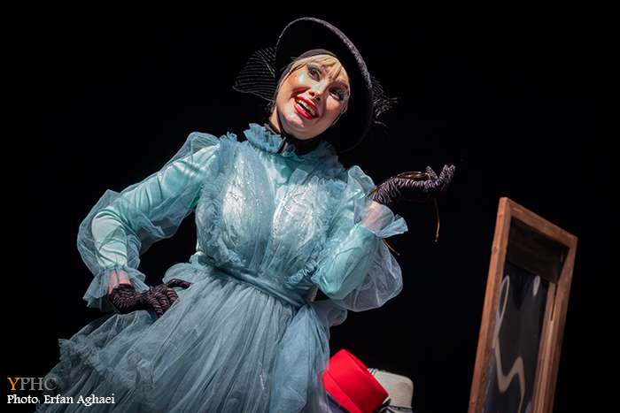 نمایش مرگ با طعم نسکافه در نوفل‌لوشاتو