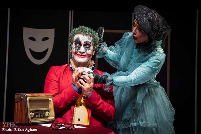 نمایش مرگ با طعم نسکافه در نوفل‌لوشاتو