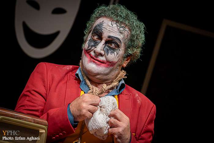 نمایش مرگ با طعم نسکافه در نوفل‌لوشاتو