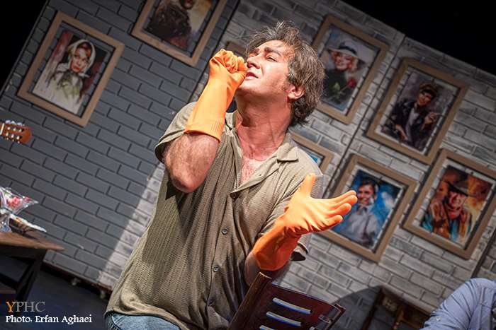 نمایش مرگ با طعم نسکافه در نوفل‌لوشاتو