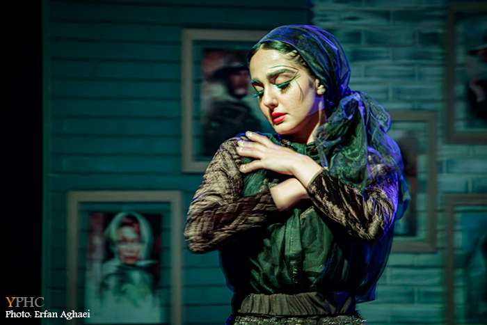 نمایش مرگ با طعم نسکافه در نوفل‌لوشاتو