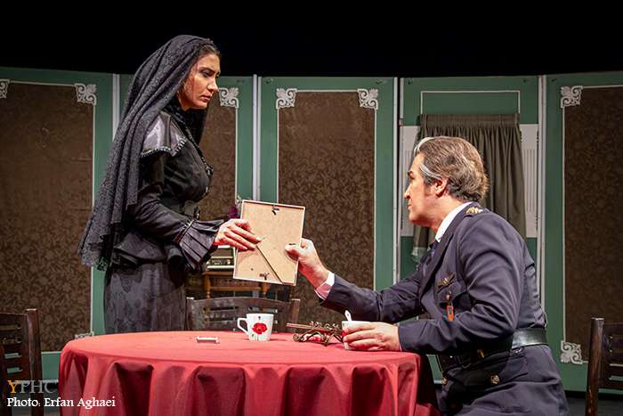 نمایش مرگ با طعم نسکافه در نوفل‌لوشاتو