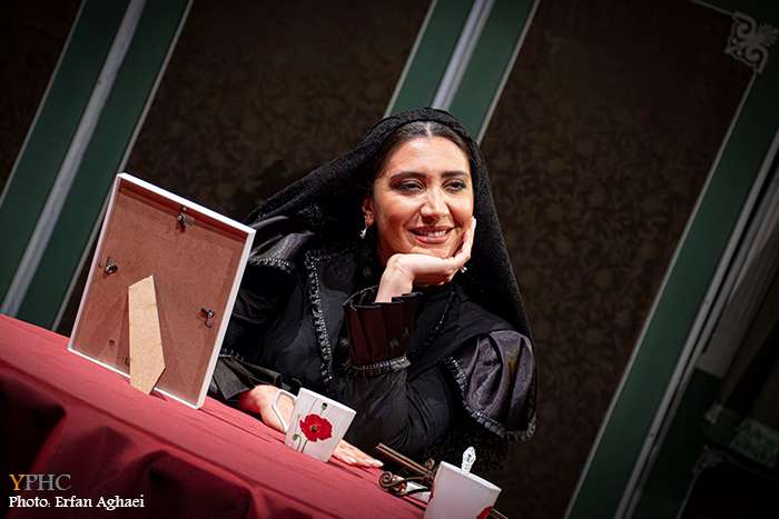 نمایش مرگ با طعم نسکافه در نوفل‌لوشاتو