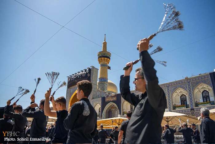 عزاداری شهادت امام رضا ( ع ) در مشهد عزاداری شهادت امام رضا ( ع ) در مشهد