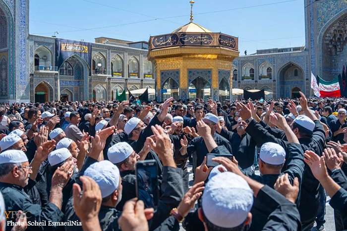 عزاداری شهادت امام رضا ( ع ) در مشهد عزاداری شهادت امام رضا ( ع ) در مشهد