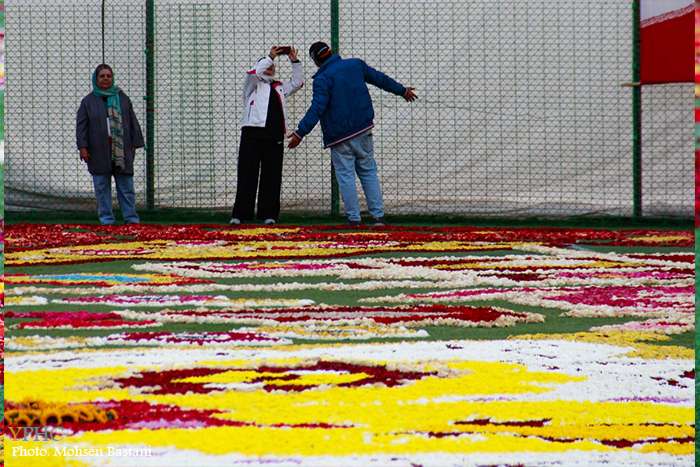 نمایش دومین فرش سرگُل جهان در محلات