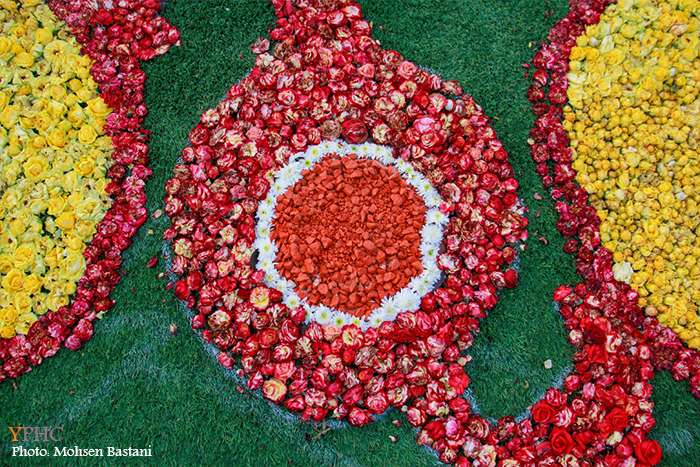 نمایش دومین فرش سرگُل جهان در محلات