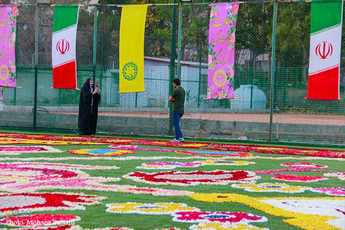 نمایش دومین فرش سرگُل جهان در محلات