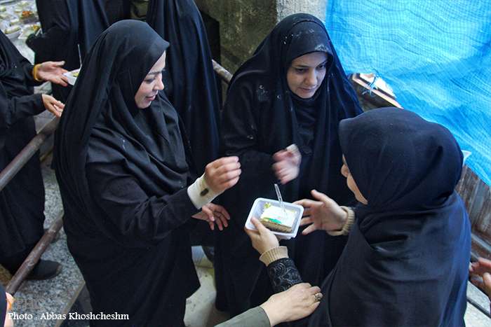 پخت و توزیع کیک ۳۱۳ متری همزمان با نیمه شعبان