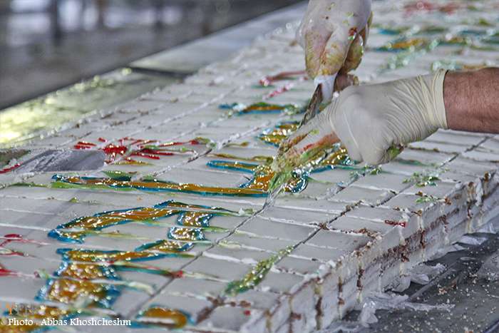 پخت و توزیع کیک ۳۱۳ متری همزمان با نیمه شعبان