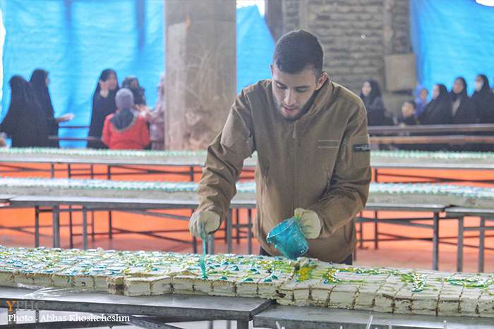 پخت و توزیع کیک ۳۱۳ متری همزمان با نیمه شعبان