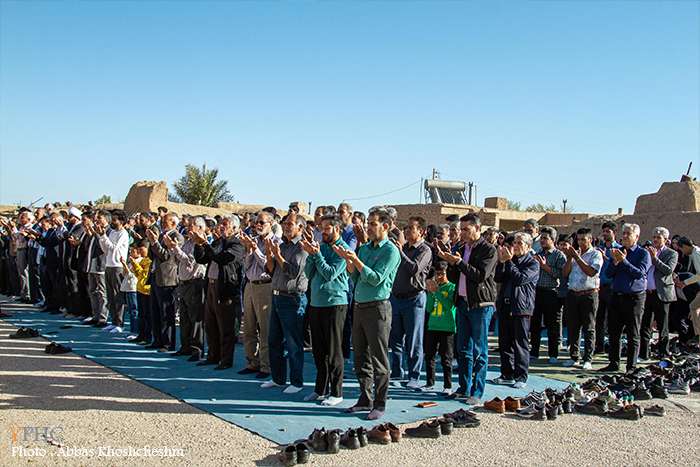 اقامه نماز عید سعید فطر در شهرستان میان آباد