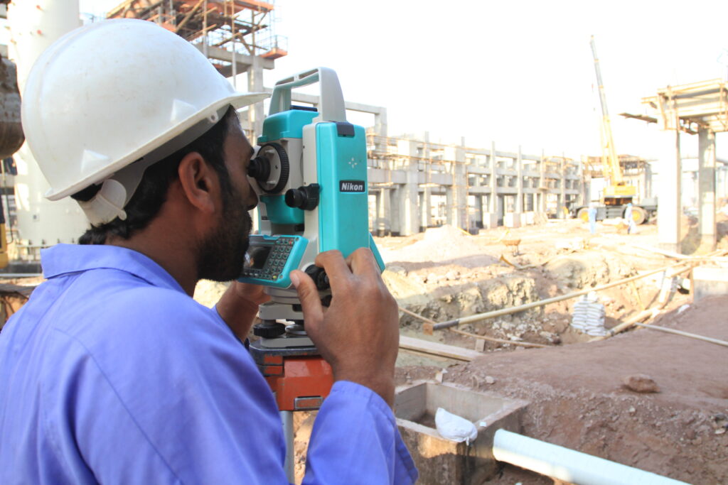 کار سخت، دلِ گرم؛ نگاهی تصویری به تلاش کارگران پالایشگاه بندرعباس در عملیات اورهال