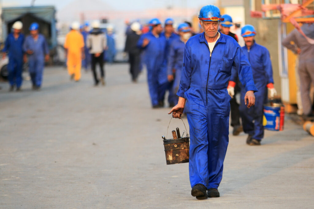 کار سخت، دلِ گرم؛ نگاهی تصویری به تلاش کارگران پالایشگاه بندرعباس در عملیات اورهال