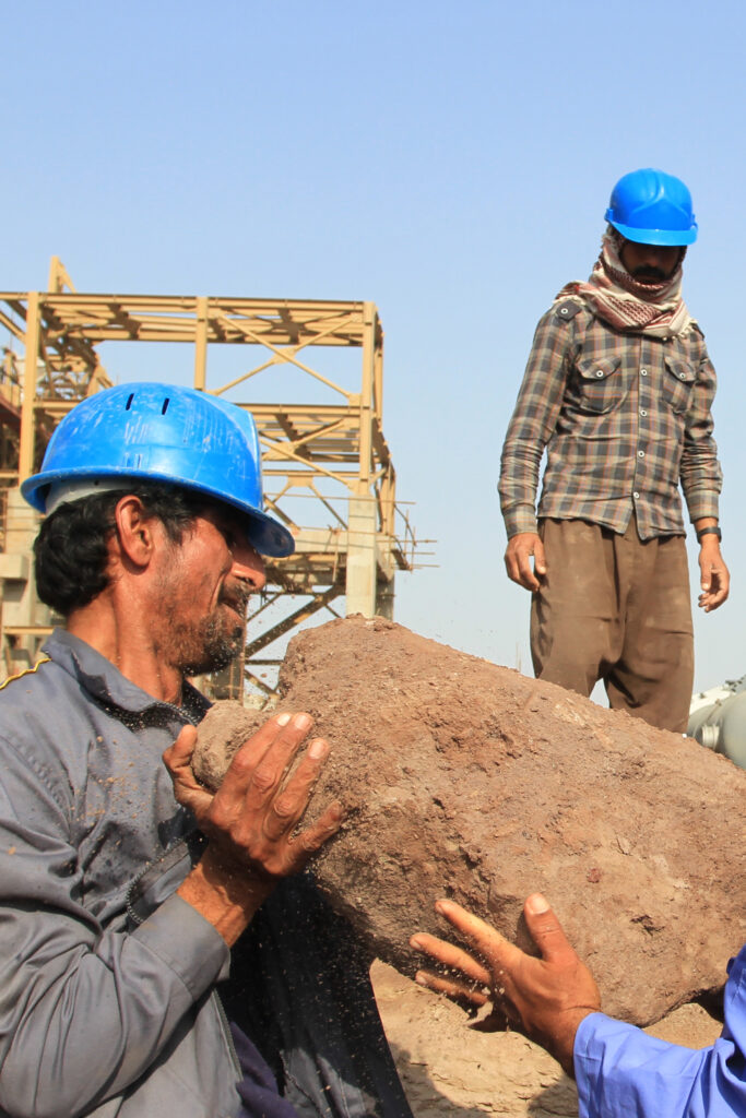 کار سخت، دلِ گرم؛ نگاهی تصویری به تلاش کارگران پالایشگاه بندرعباس در عملیات اورهال