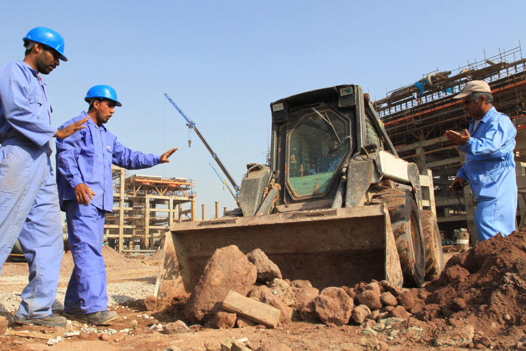 کار سخت، دلِ گرم؛ نگاهی تصویری به تلاش کارگران پالایشگاه بندرعباس در عملیات اورهال