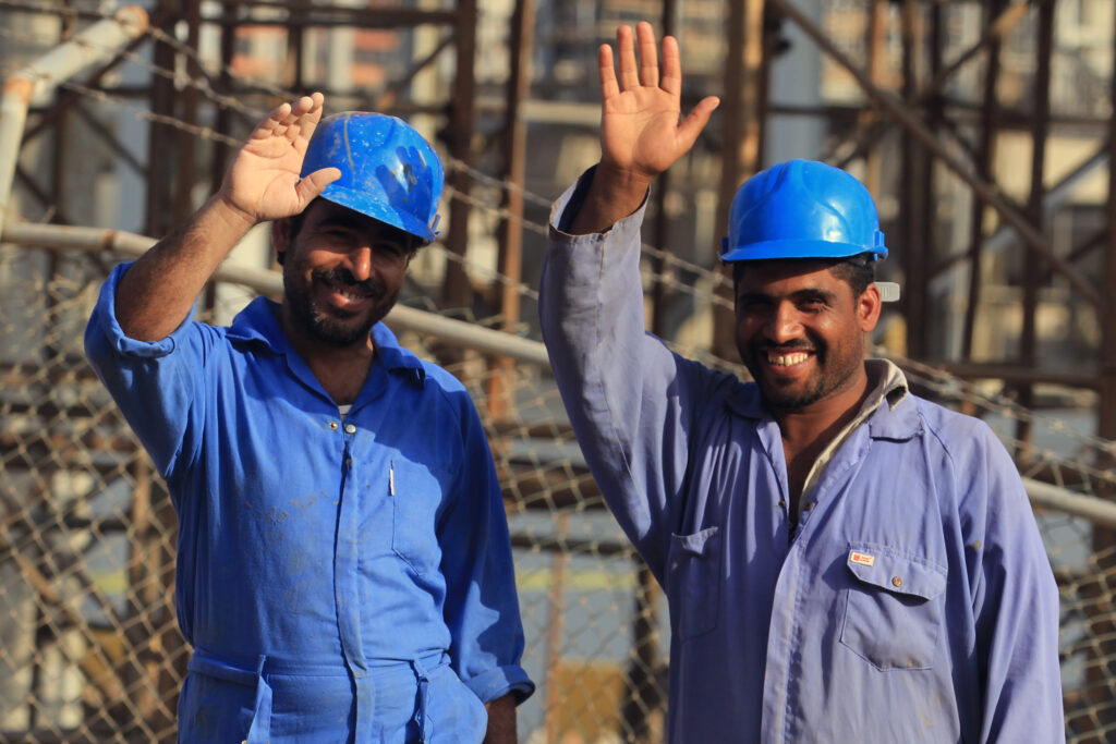 کار سخت، دلِ گرم؛ نگاهی تصویری به تلاش کارگران پالایشگاه بندرعباس در عملیات اورهال