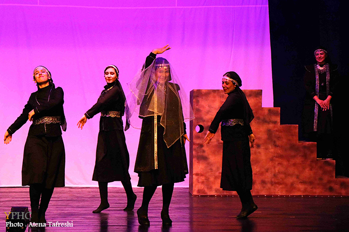 نمایش " آنسوی افسانه"