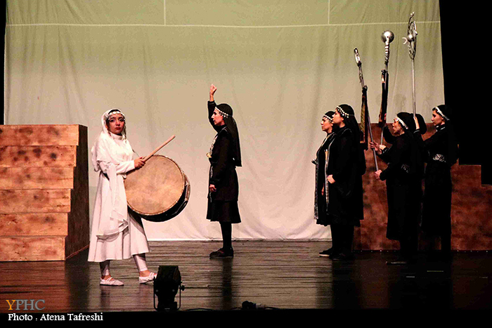 نمایش " آنسوی افسانه"