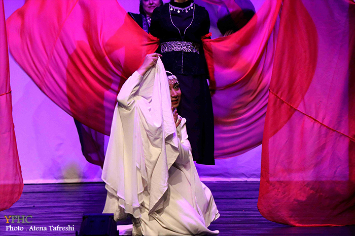 آنسوی افسانه