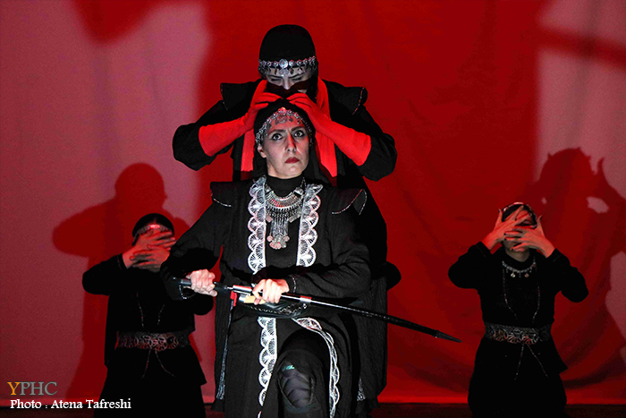 نمایش " آنسوی افسانه"