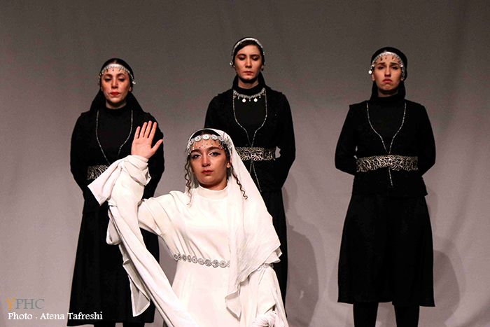 نمایش " آنسوی افسانه"