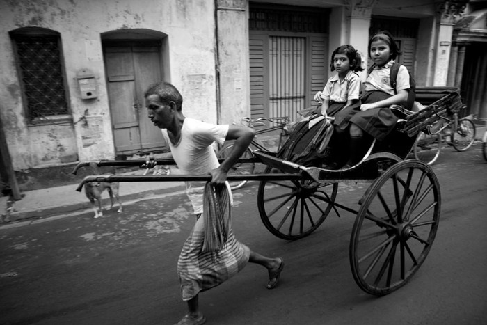 مجموعه عکس ” آخرین ریکشاهای کلکتـه “