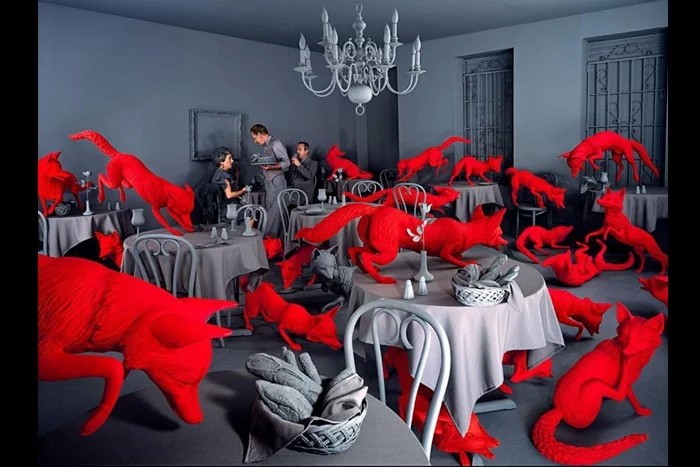 عکاسی صحنه _ روایت درعکاسی صحنـــه پردازی شده با نگاهی به آثار “جـف وال” و “سنـــــــــدی اسکـاگلنـد”