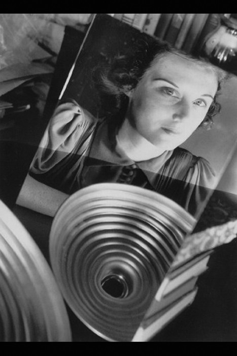 دیدگاه های مکتب سورئالیستی درباره ی عکاسی