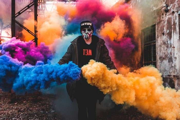 ایده عکاسی با دود های رنگی