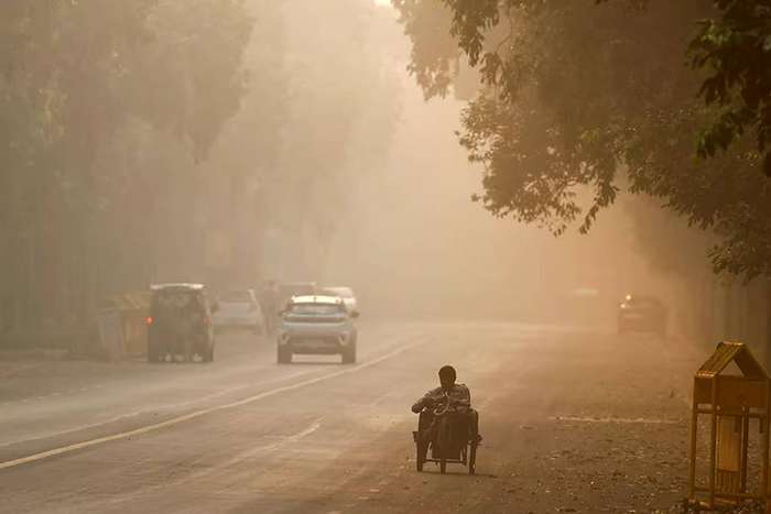 مه دود سمی بر آسمان پایتخت هند