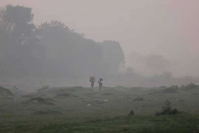 مه دود سمی بر آسمان پایتخت هند