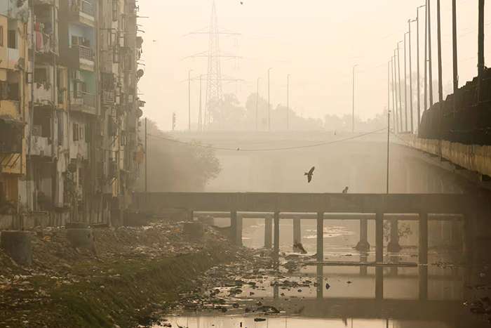 مه دود سمی بر آسمان پایتخت هند