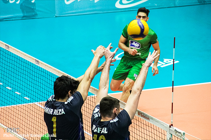 دیدار تیمهای والیبال پیکان تهران و لبنیات هراز آمل