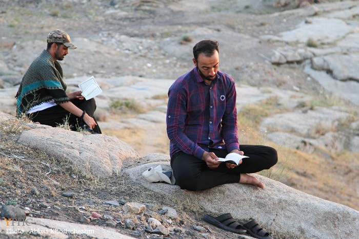 دعای عرفه زائران پیاده کاروان "بهشت تا بهشت"