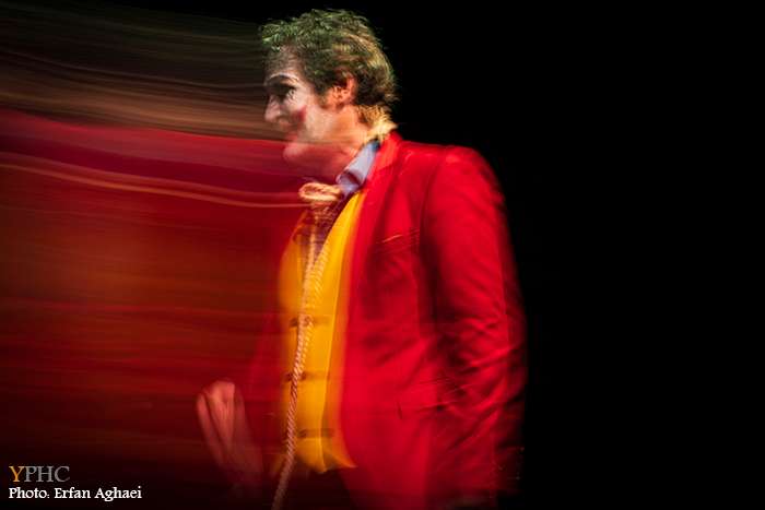 نمایش مرگ با طعم نسکافه در نوفل‌لوشاتو