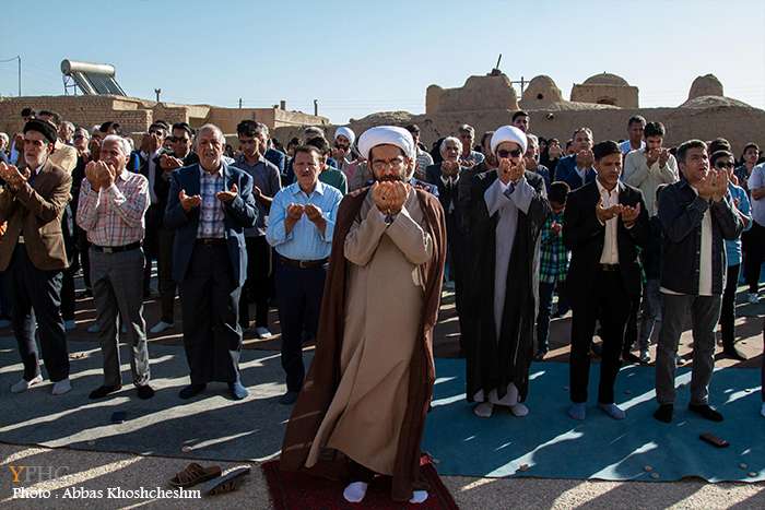 اقامه نماز عید سعید فطر در شهرستان میان آباد